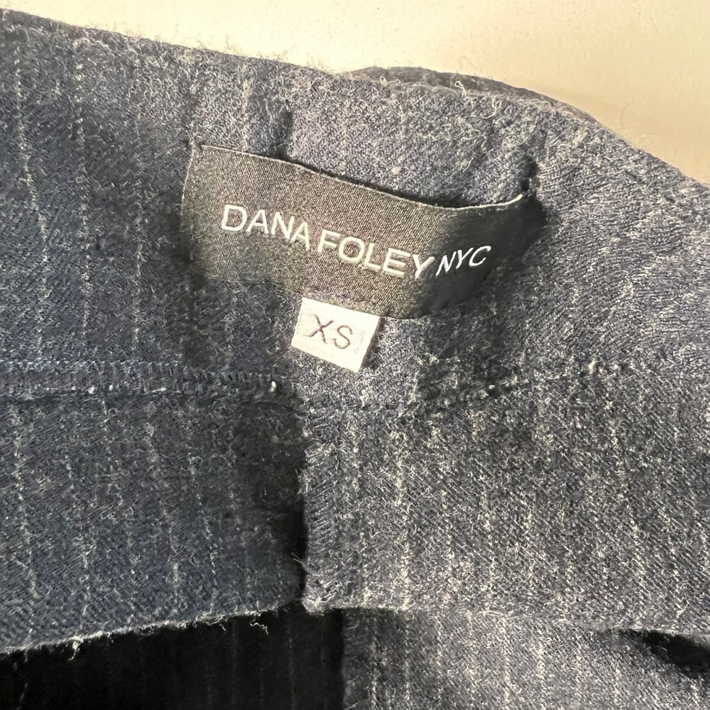 Dana Foley NYC Micro Mini Skirt Size XS Charcoal Pinstripe Low Rise Skort Y2K - Picture 4 of 8